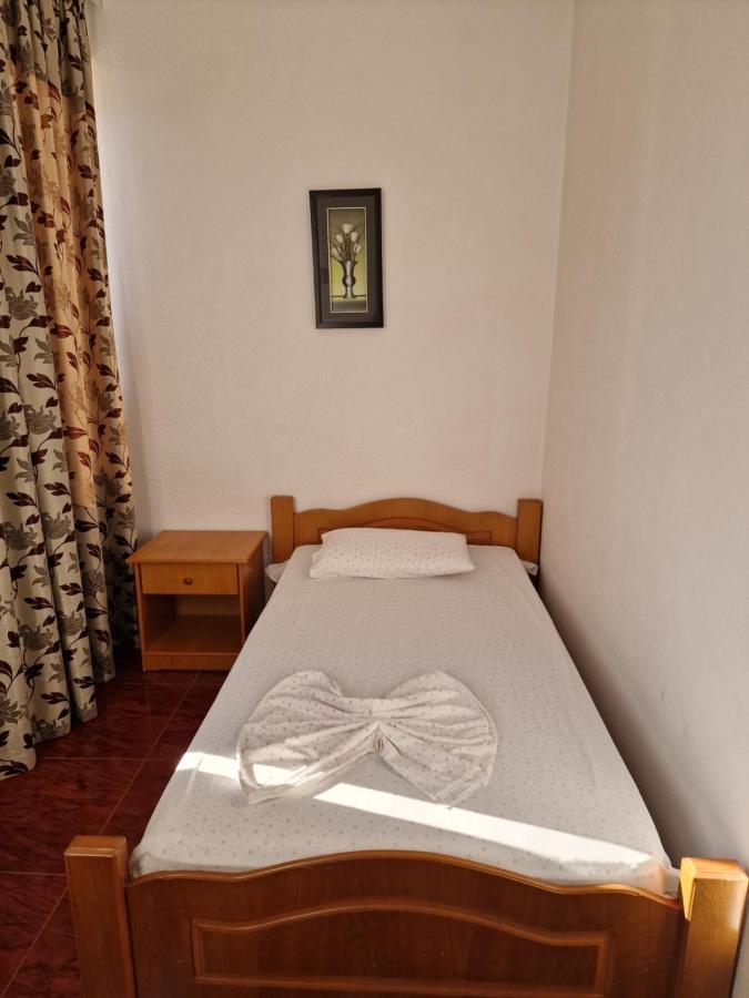 Hotel Restaurant Savoja Pogradec Exterior photo